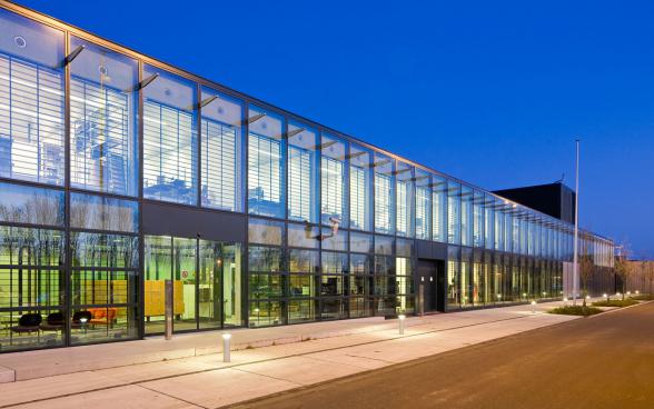 Is glass an expensive building material? 